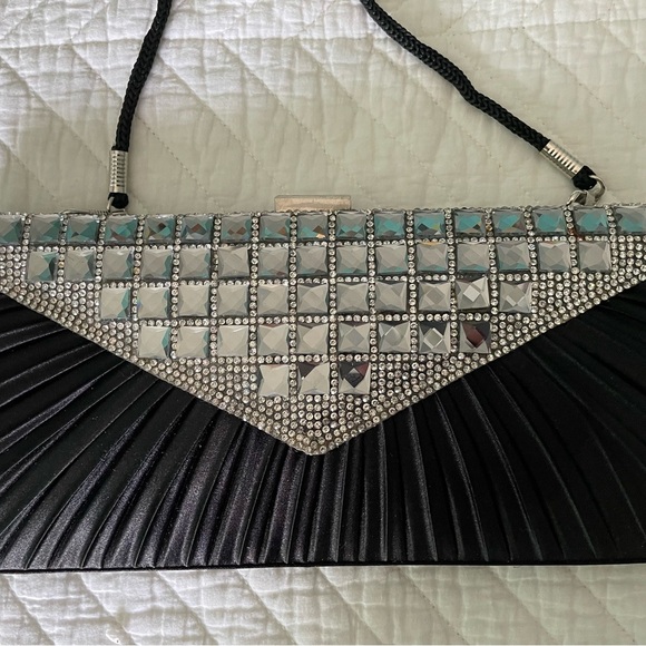 Elegant Black and Silver Clutch Bag - Picture 1 of 3
